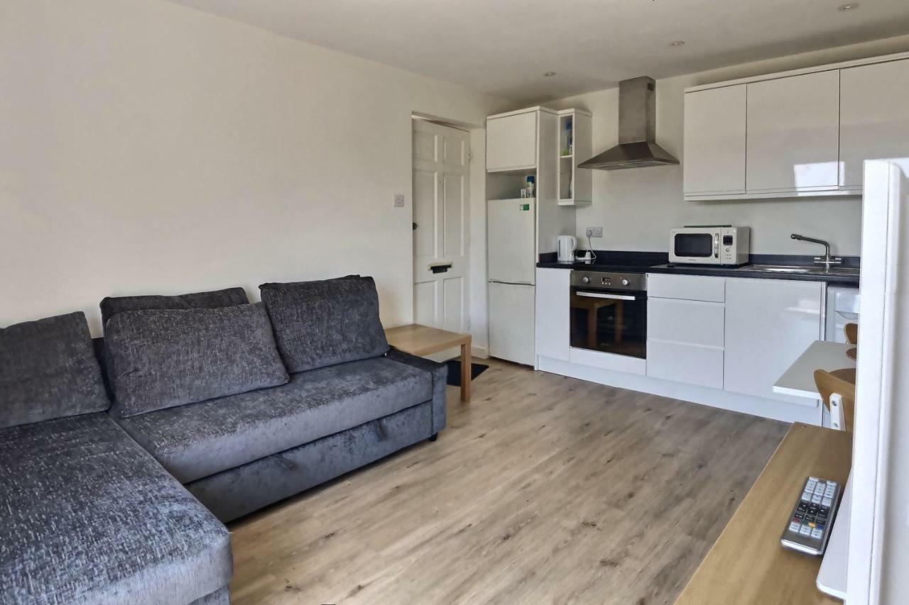 Home-From-Home - Self Catering Garden Apartment, Waterlooville Exterior foto