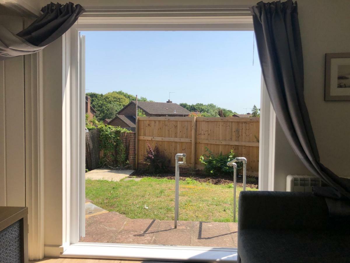 Home-From-Home - Self Catering Garden Apartment, Waterlooville Exterior foto