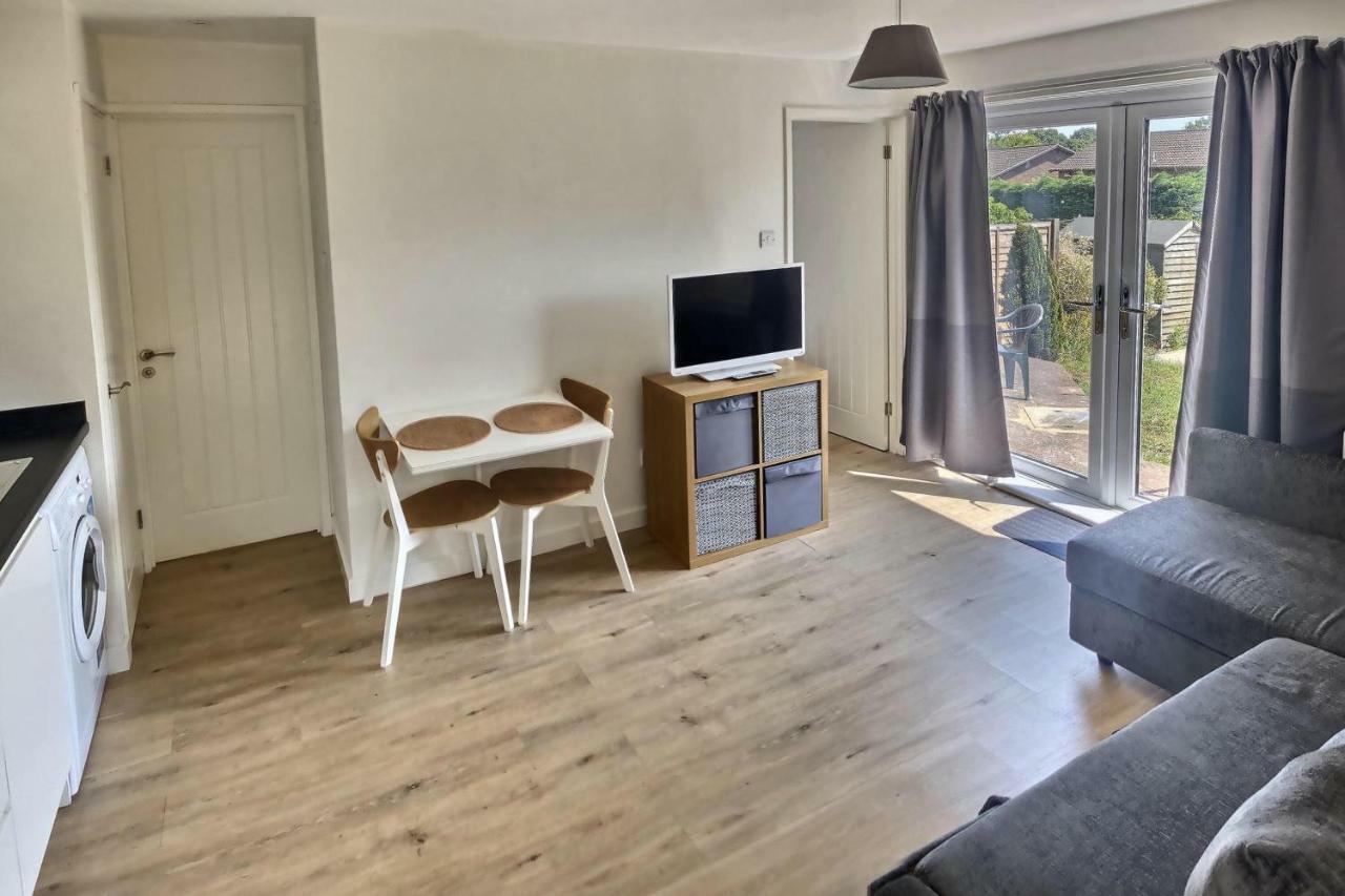Home-From-Home - Self Catering Garden Apartment, Waterlooville Exterior foto